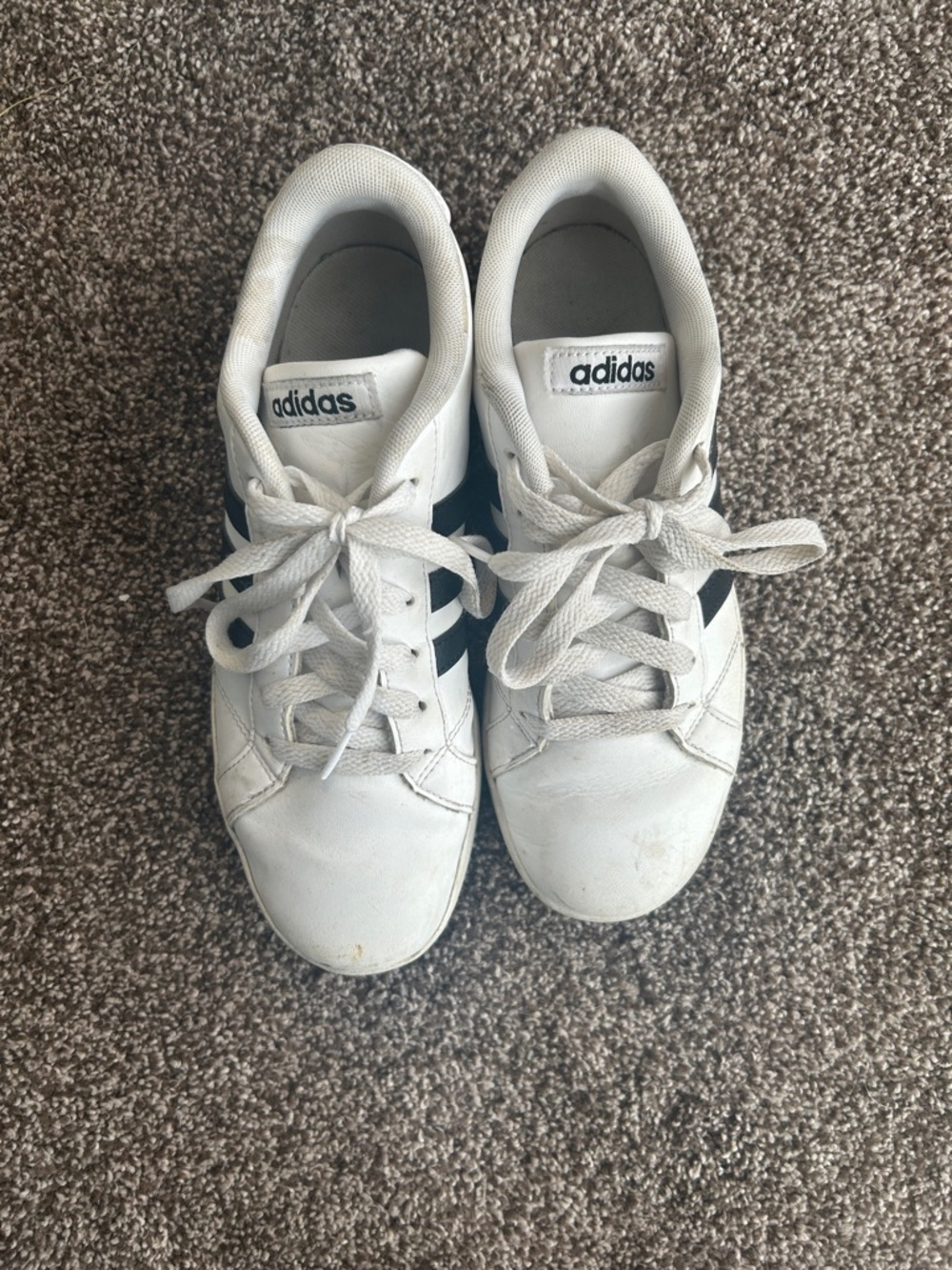 Kid’s Adidas Size 4 White Sneakers with Black Stripes water resistant coating - Picture 4 of 6